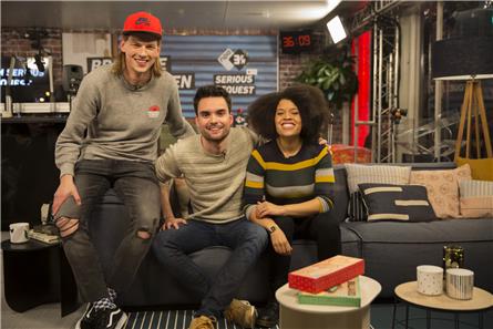 Sander, Domien en Angelique zitten in het Glazen Huis