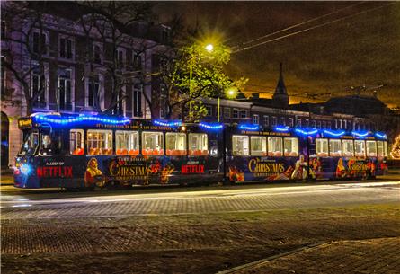 Sky Radio kersttram rijdt door Amsterdam en Rotterdam (filmpje)