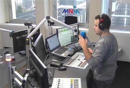 VRT ruilt geluidsdichte box in voor open radiostudio